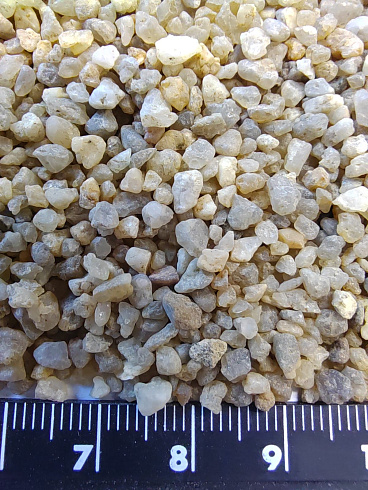 Кварцевый песок для водоподготовки фр. 1,6-3 мм.  купить в Москве фото Камень Клуб