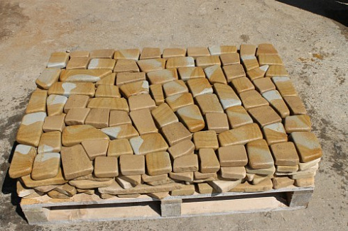 Kamenclub.ru: Песчаник брусчатка (Готика) art PSG-L-01  купить в Москве    2300 руб/кв.м   фото КАМЕНЬ КЛУБ