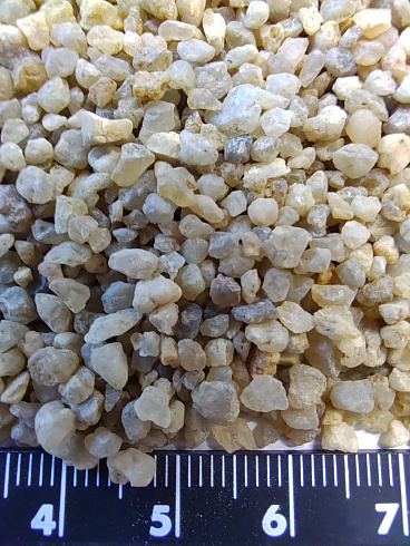 Кварцевый песок для водоподготовки фр. 1,6-3 мм.  купить в Москве фото Камень Клуб