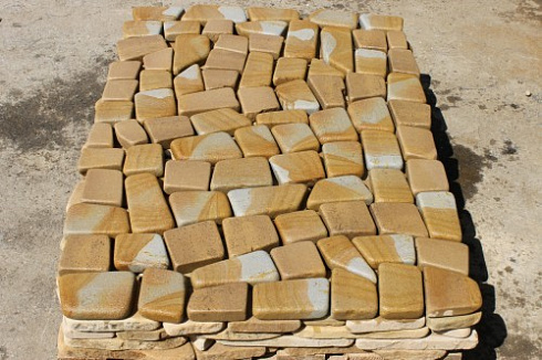 Kamenclub.ru: Песчаник брусчатка (Готика) art PSG-L-01  купить в Москве    2300 руб/кв.м   фото КАМЕНЬ КЛУБ