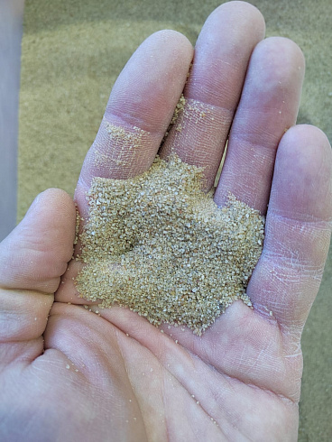 Кварцевый песок для площадок фр. 0,16-0,63 мм.  купить в Москве фото Камень Клуб