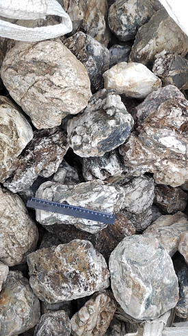 Kamenclub.ru: Кварцевый валунчик фр.100-300 мм.  купить в Москве кварц белый, бежевый молочный рыжий крупный природный камень галечник 7850 руб/т   фото КАМЕНЬ КЛУБ