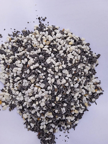 Kamenclub.ru: Мраморная крошка (щебень галтованный микс:белый-черный-розовый-медовый) фр.5-10 мм.  купить в Москве мрамор белый, медовый, черный, розовый мраморный галтованный щебень декоративный ландшафтный 15500 руб/т   фото КАМЕНЬ КЛУБ